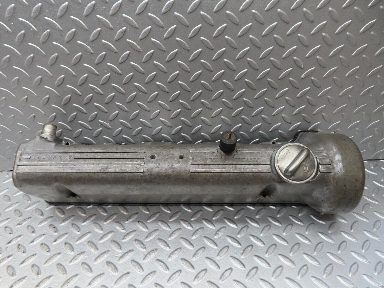 17756 Mercedes-Benz W116 450SEL Cylinder Head Valve Cover Right Side