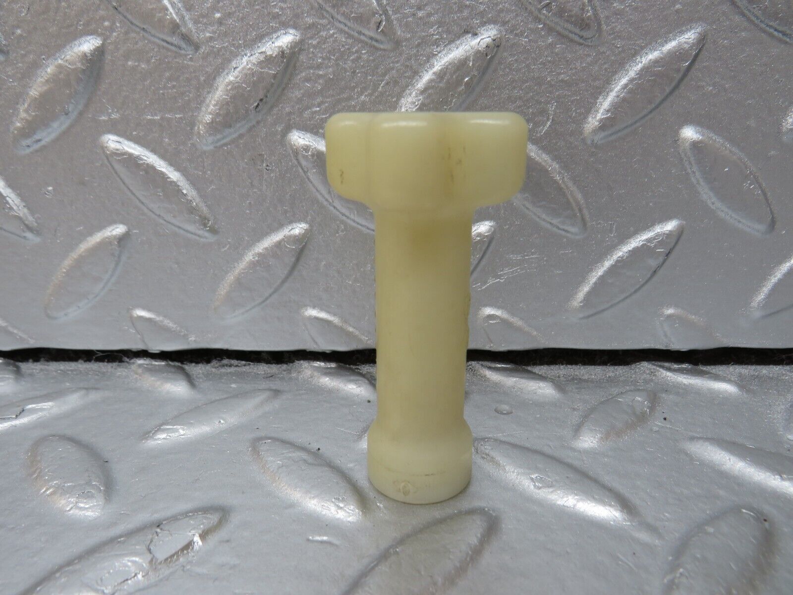 34005 Mercedes-Benz W124 260E Windscreen Washer Reservoir Holder 2018690028