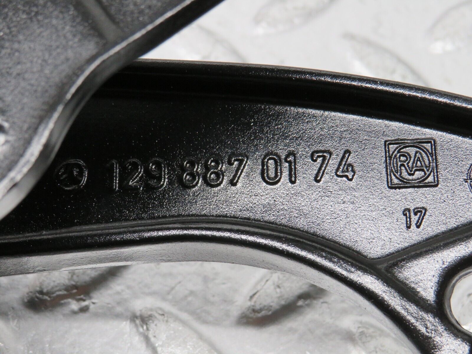 30553 Mercedes-Benz W124 230E Bonnet Hinge Left Side 1298870174