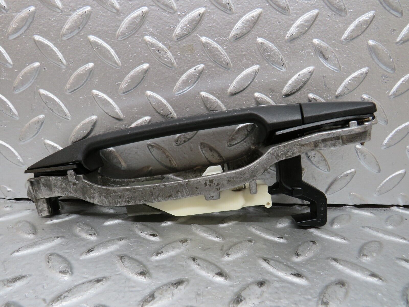 27812 Mercedes-Benz S124 300TE Rear Right Exterior Door Handle No Key