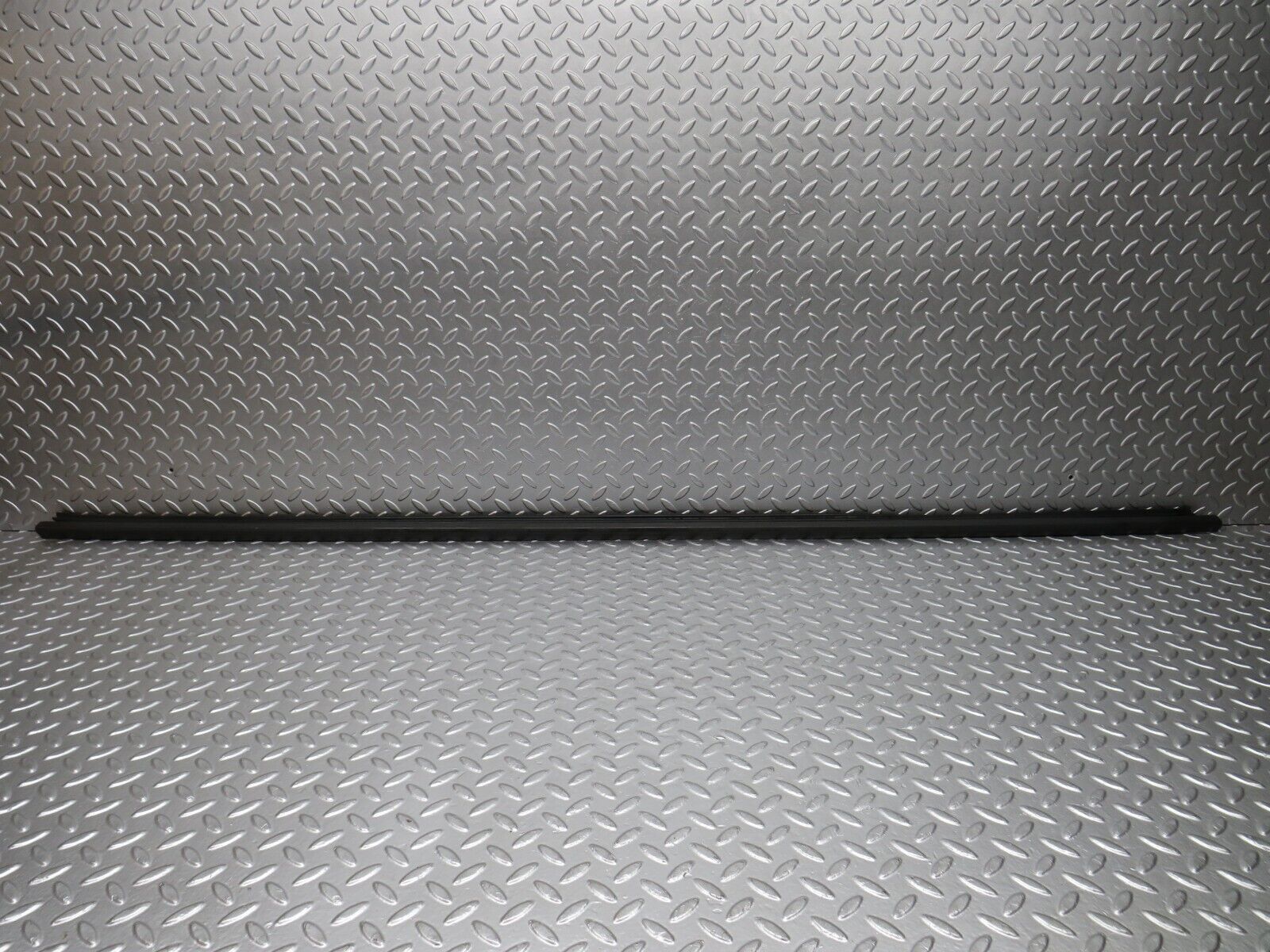 32591 Mercedes-Benz S124 300TE Wagon Door Lower Sealing Rubber Trim Left