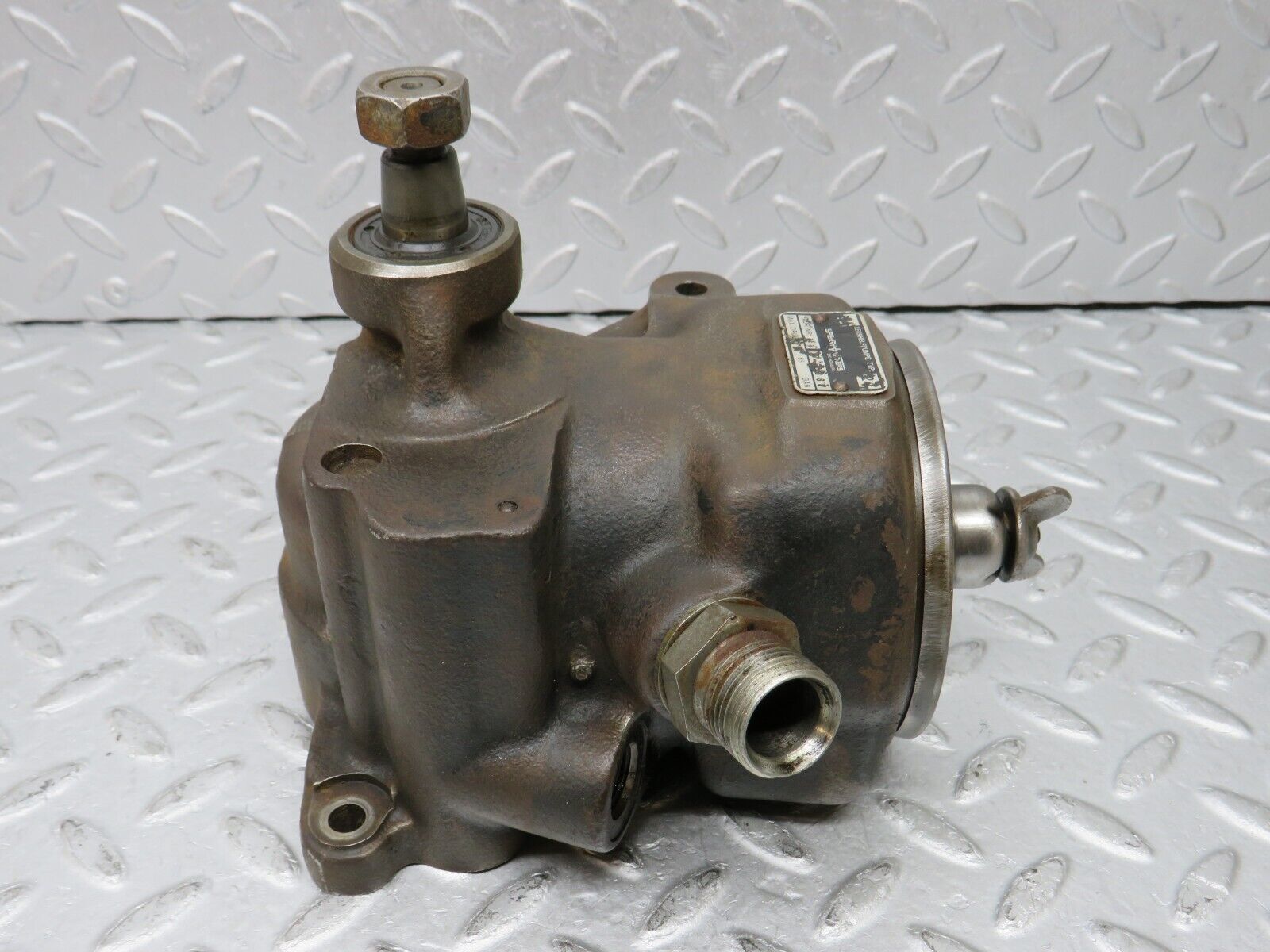 35923 Mercedes-Benz 240D OM616.912 Power Steering Pump
