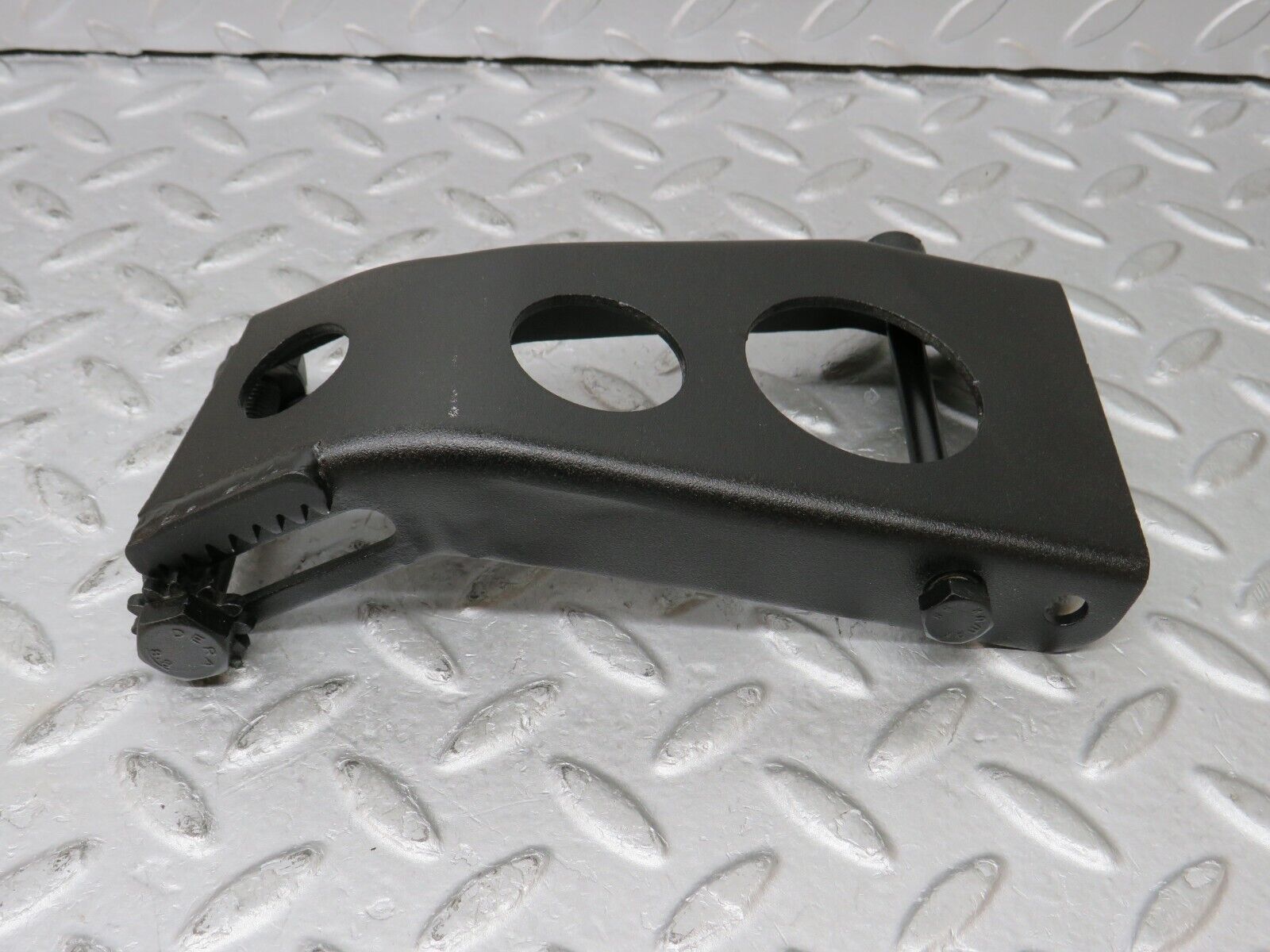 36349 Mercedes-Benz W126 420SE Alternator Generator Bracket