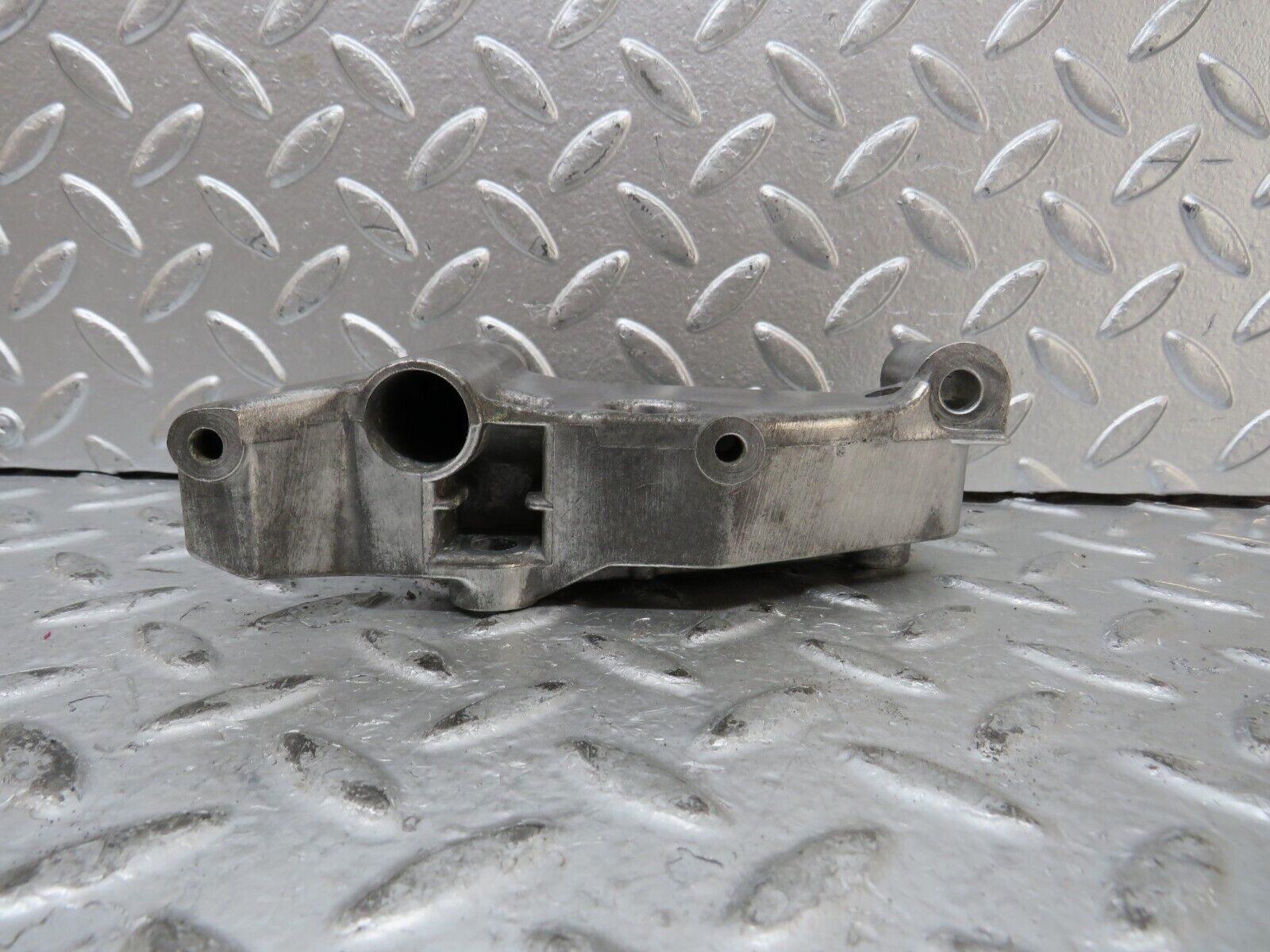 27768 Mercedes-Benz S124 300TE Wagon Power Steering Pump Bracket 6062360330