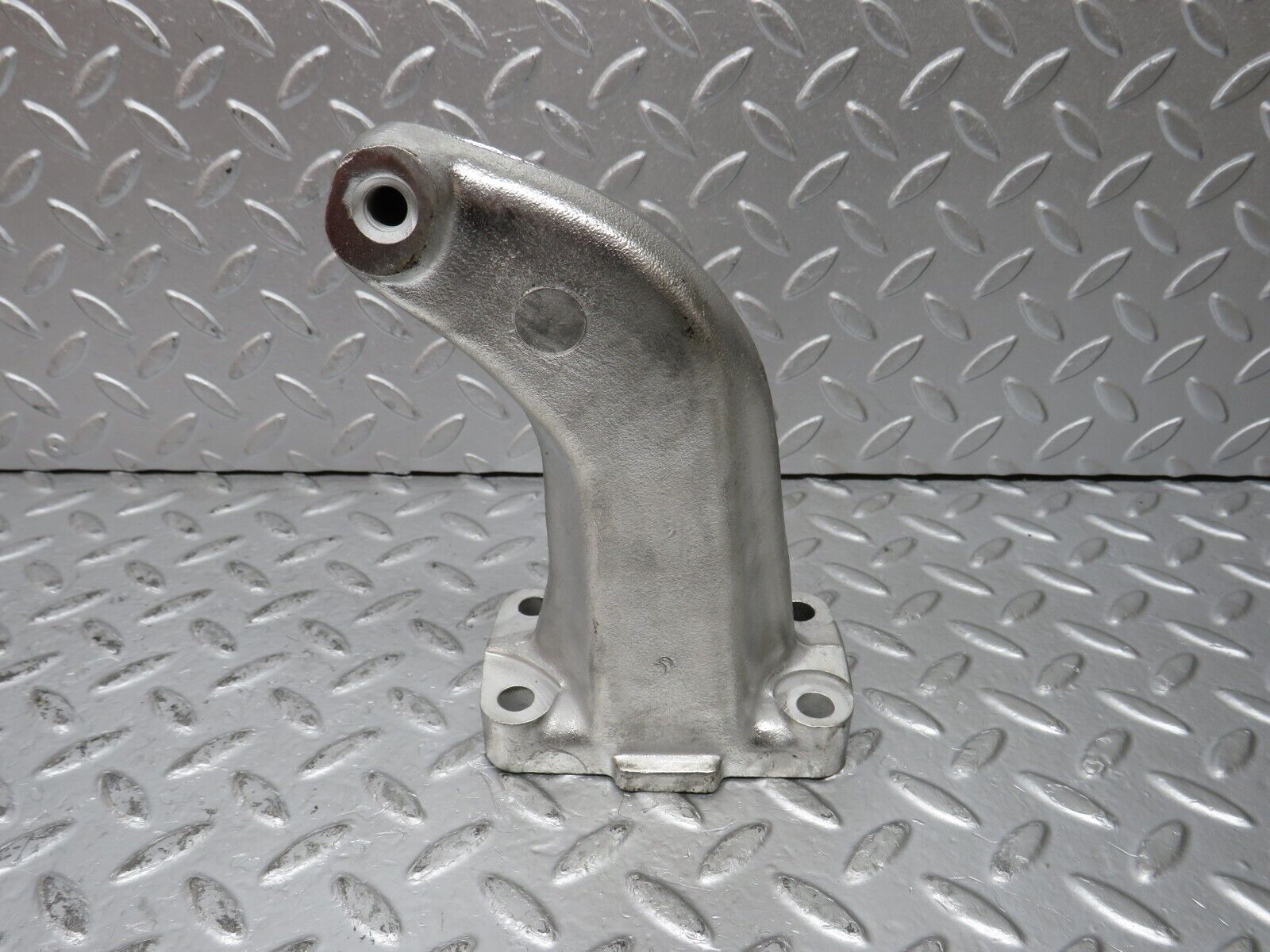 32888 Mercedes-Benz W123 300D Engine Mount Bracket Right Side 6152231404