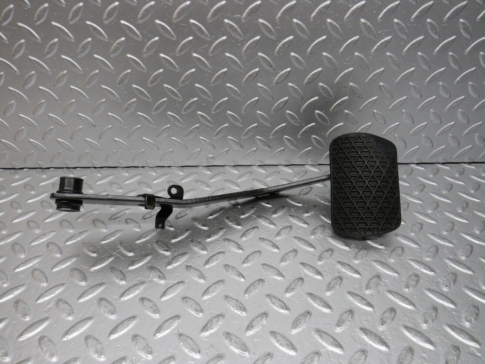 31698 Mercedes-Benz W201 190LE 1.8L Brake Pedal 1232910082