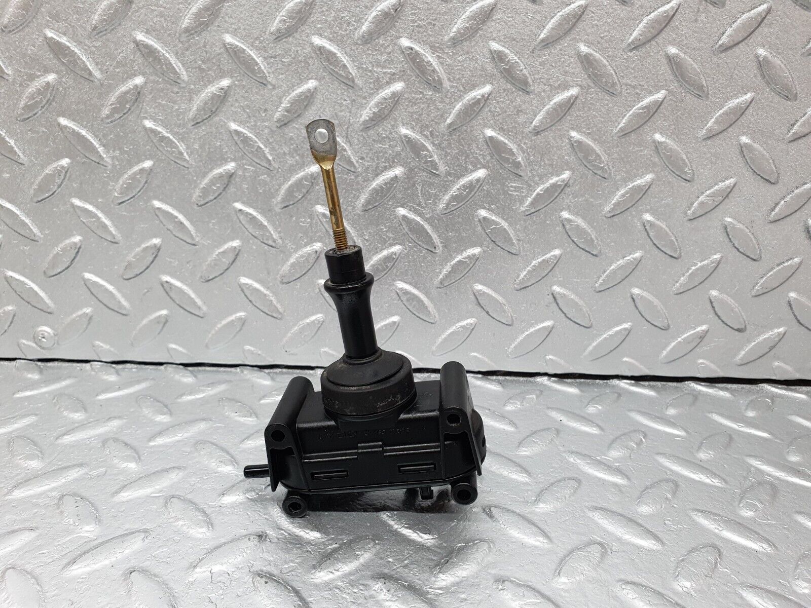 41511 Mercedes-Benz W124 200E Rear Door Lock Vacuum Actuator 0008007975