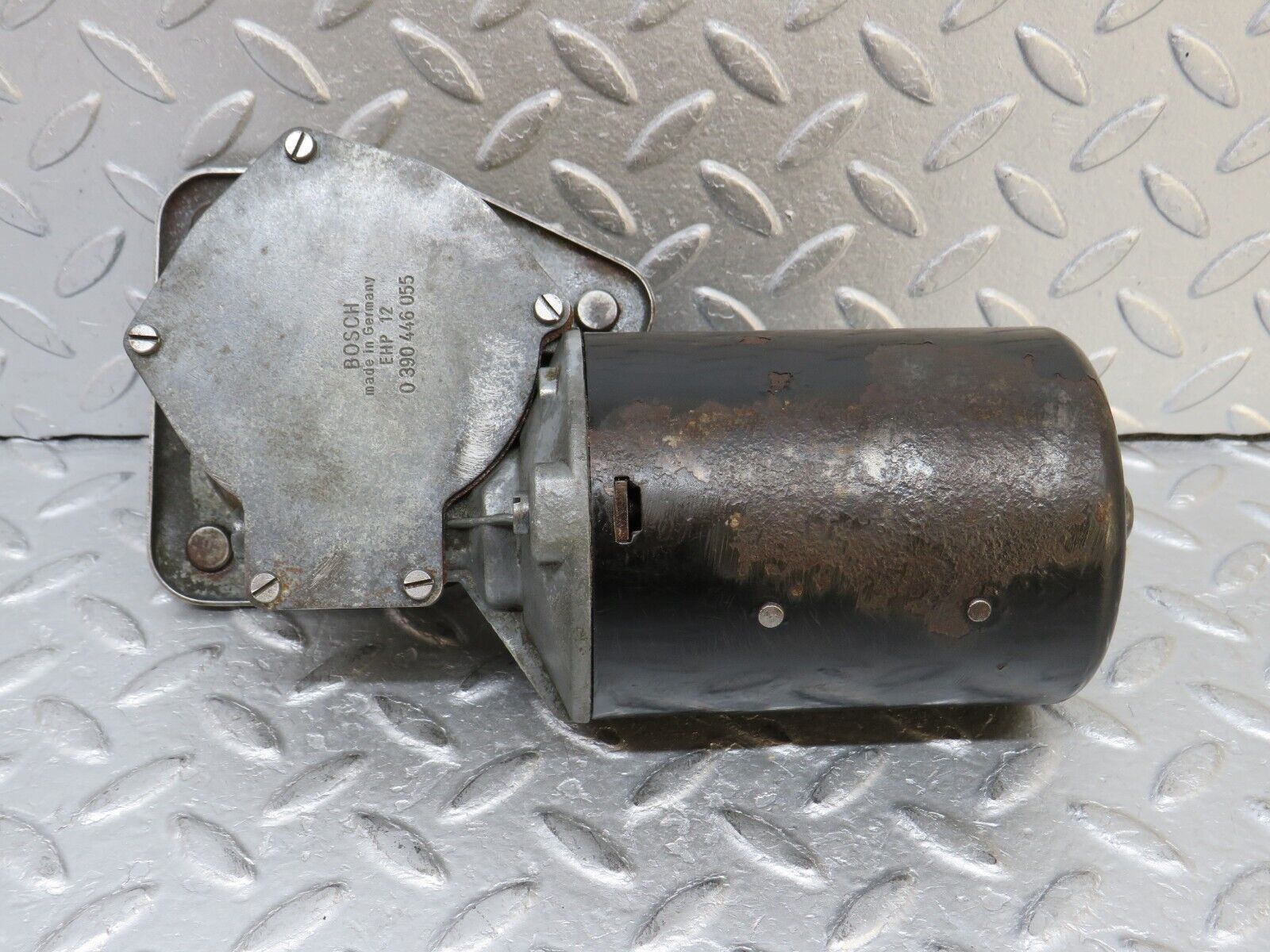 37543 Mercedes-Benz W109 300SEL Wiper Motor Bosch 0390446055