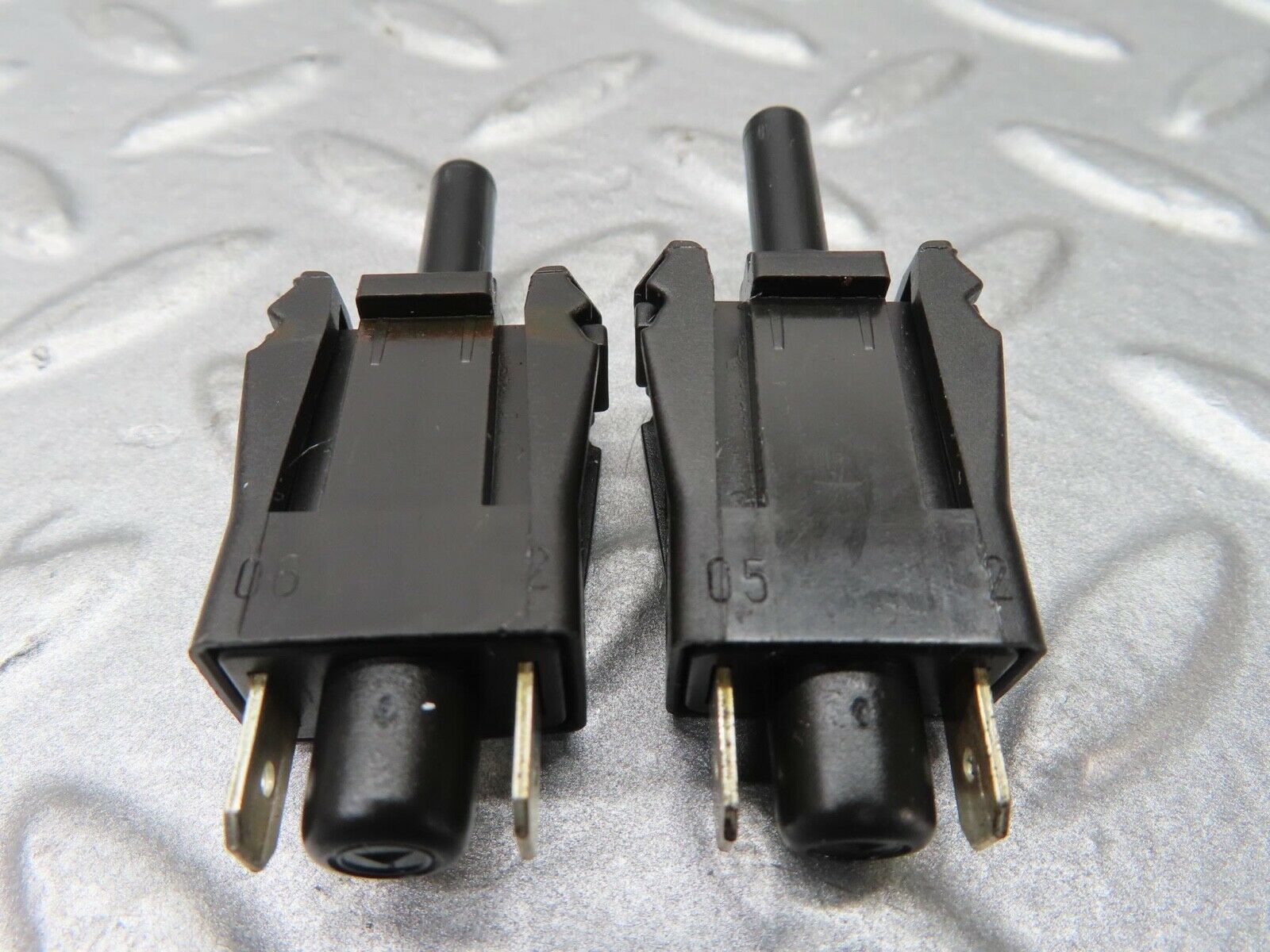 16393 Mercedes-Benz W124 260E Door Contact Switch Pair 0015458714