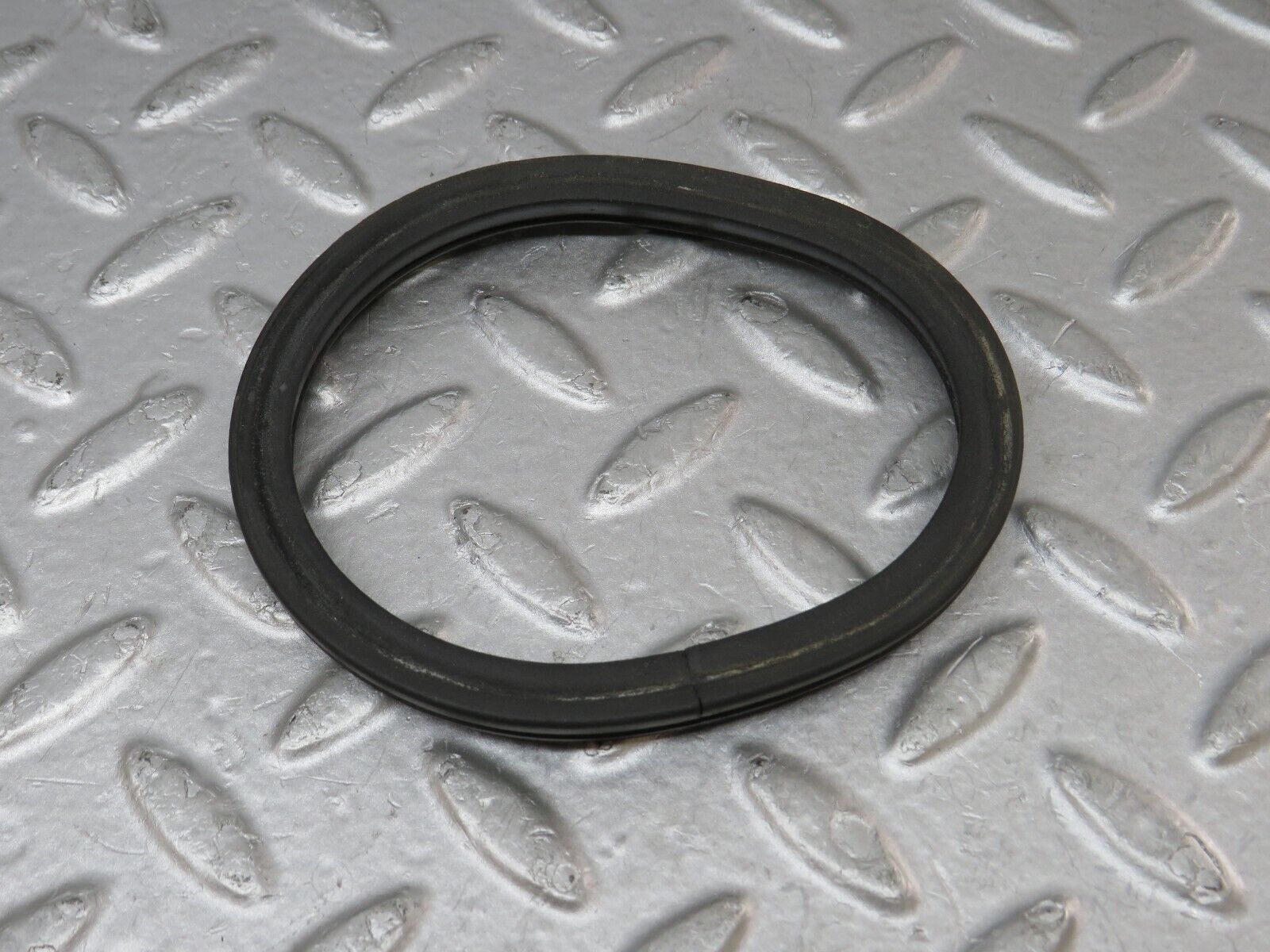 36379 Mercedes-Benz W126 420SE Headlight Lid Cover