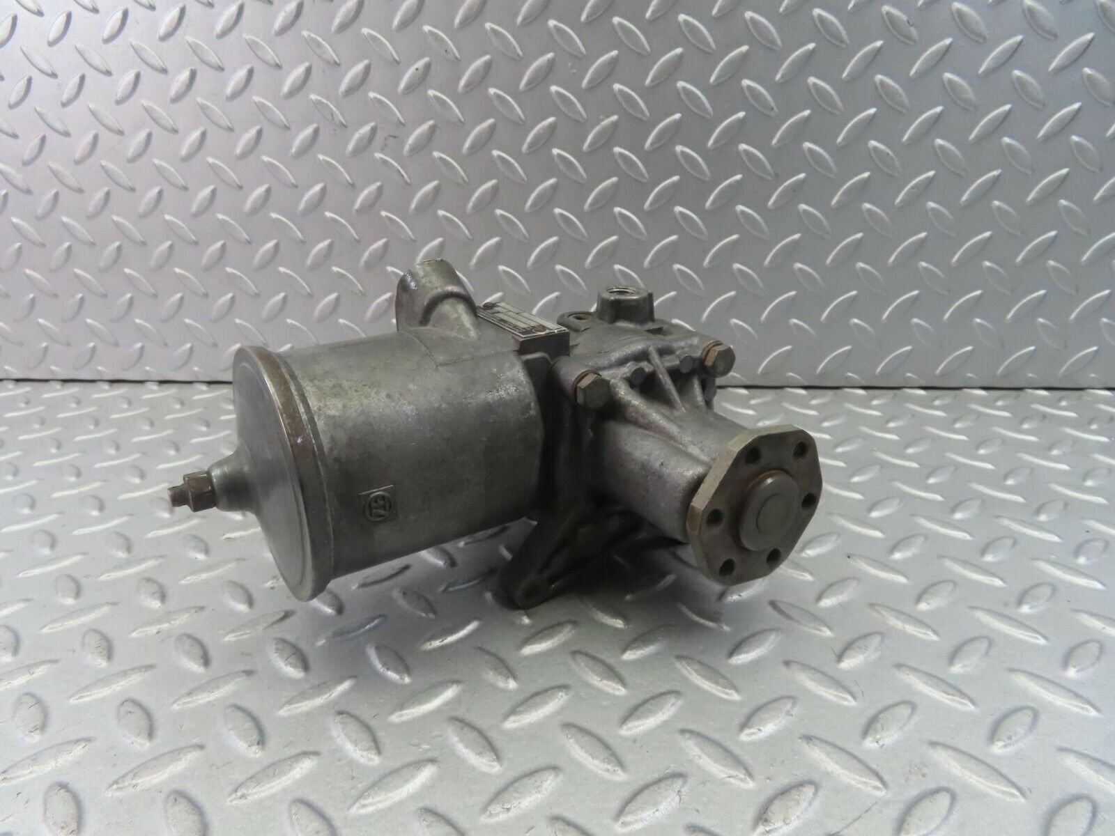 8285 Mercedes-Benz W201 Power Steering Pump 2014601280