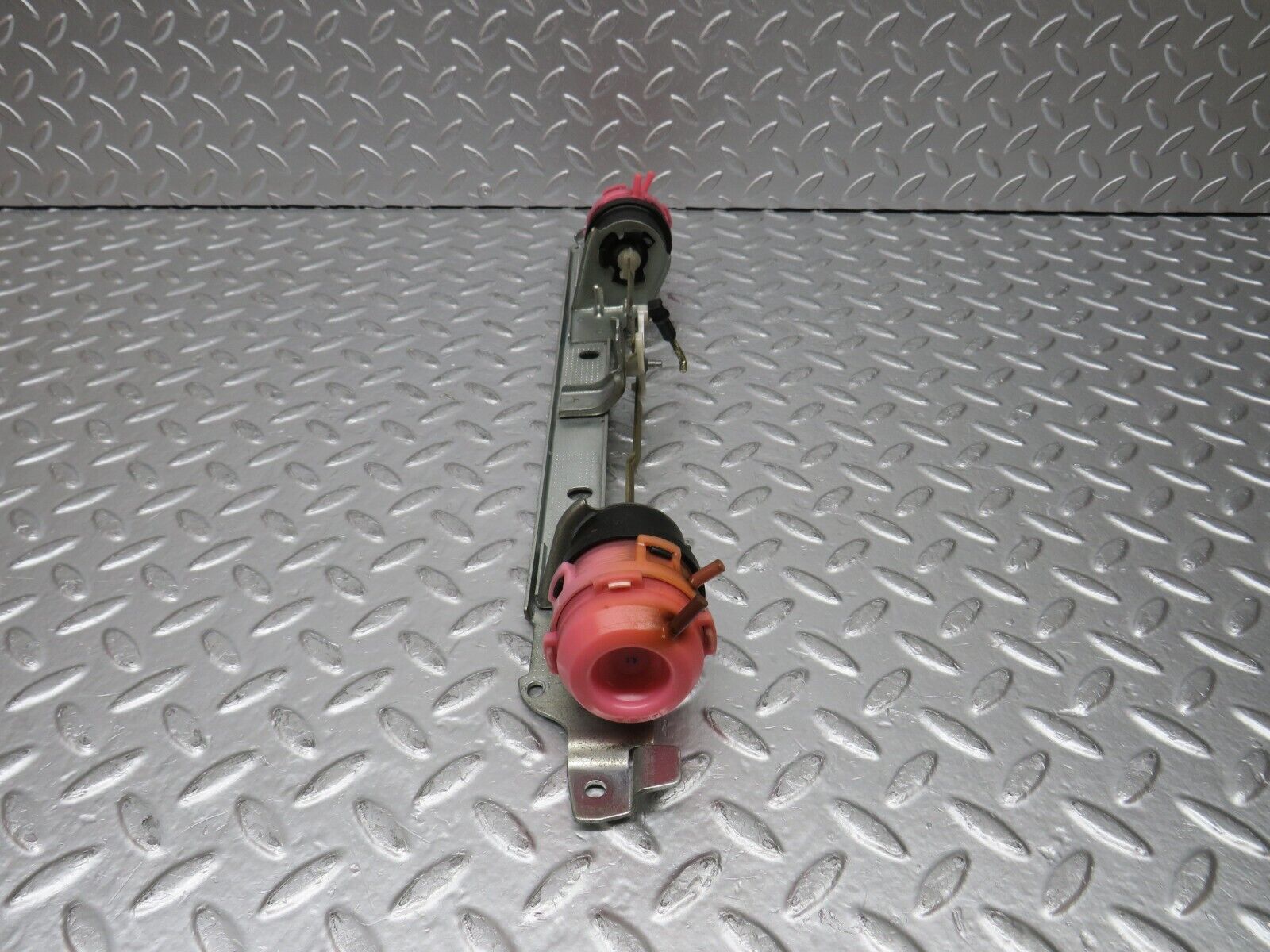 31355 Mercedes-Benz S124 220TE Wagon Heater Box Vacuum Actuator 9061820412