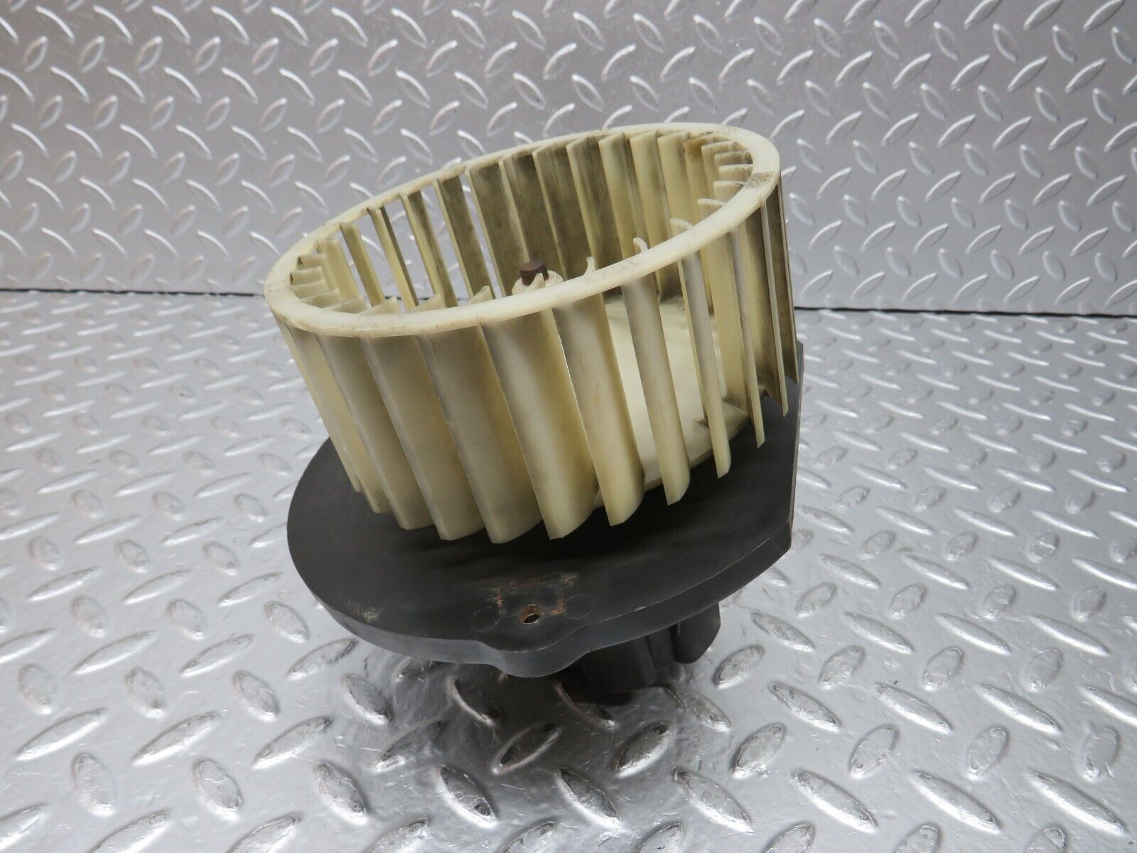 31081 Mercedes-Benz W123 200D Heater Blower Motor