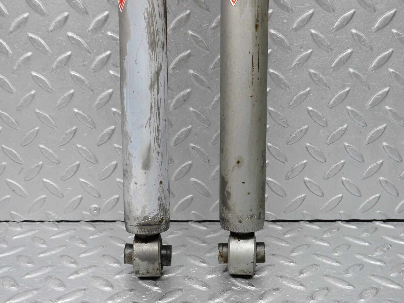 38897 Mercedes-Benz W201 190E 2.6L Rear Shock Absorber Kyb 553177