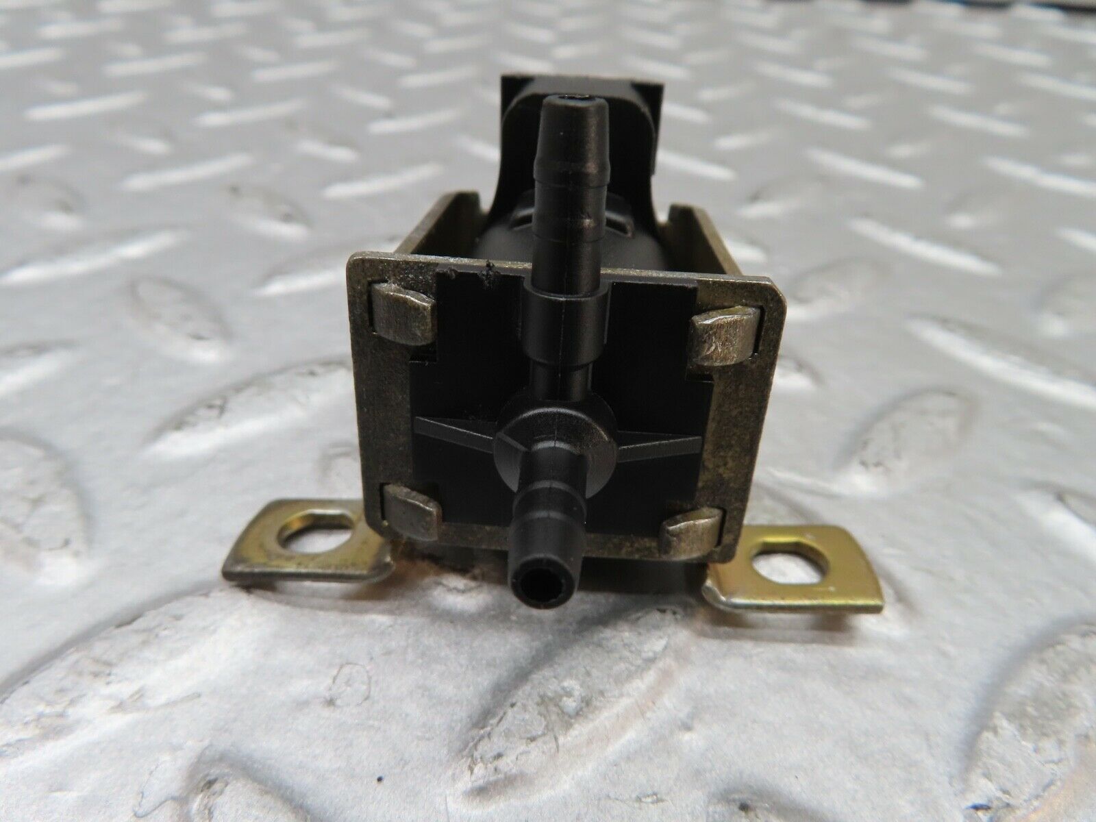 20052 Mercedes-Benz R129 300SL Coupe Vacuum Control Valve Pierburg 0015407097