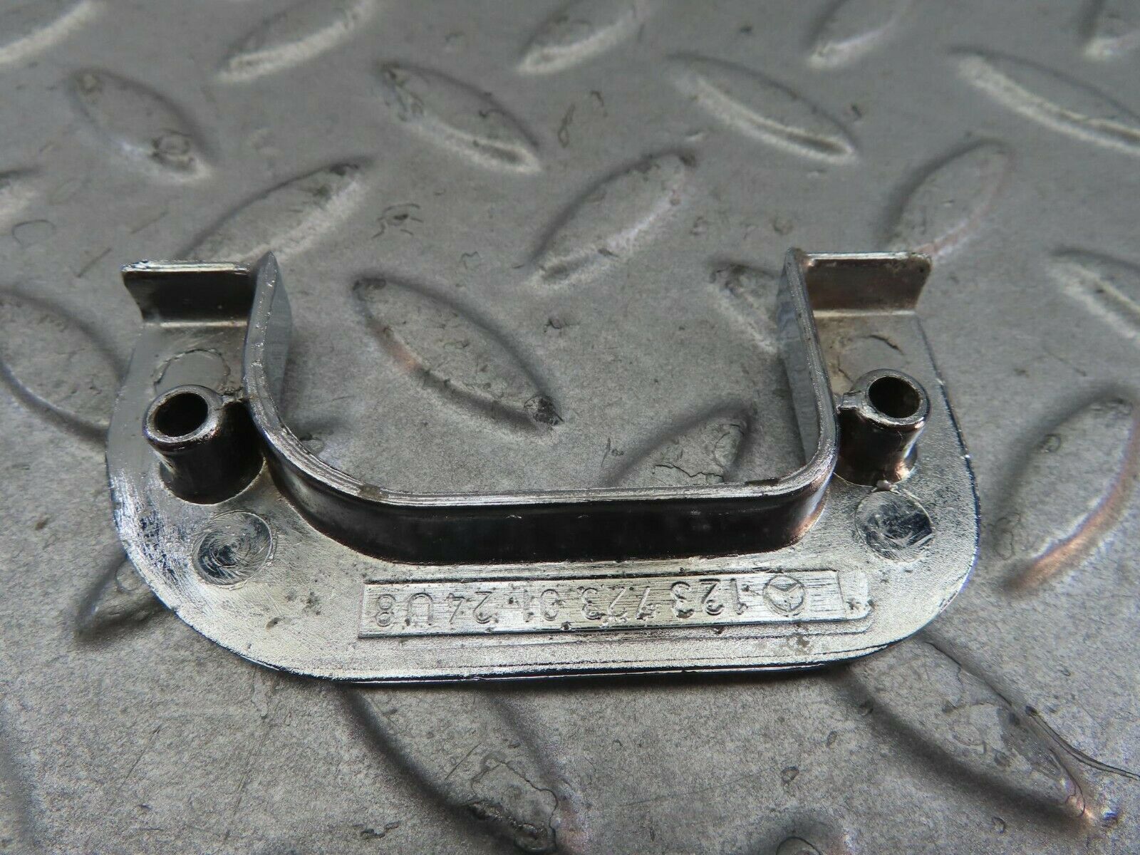 8722 Mercedes-Benz W123 Left Interior Chrome Door Latch Trim 1237230124