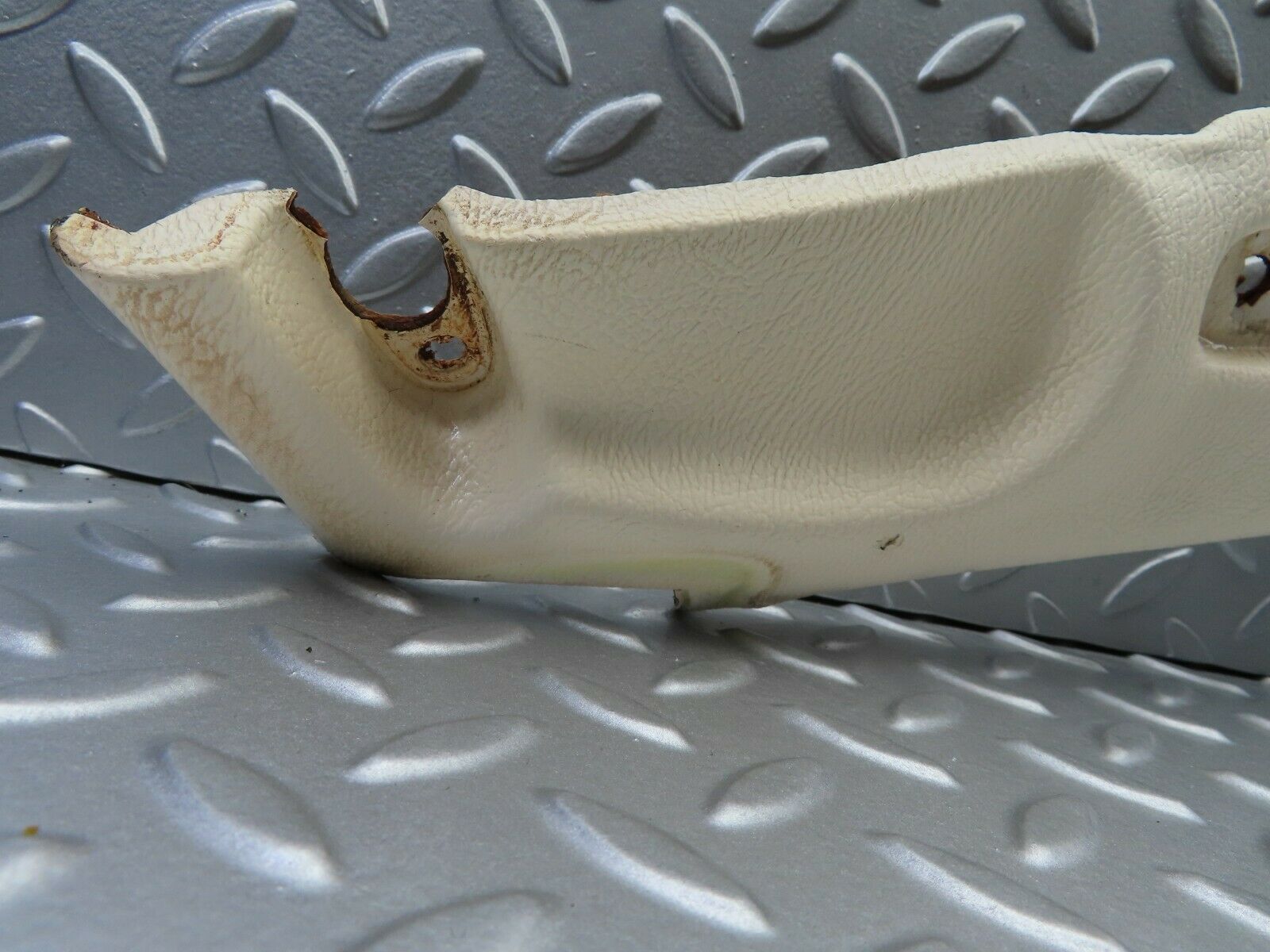 6911 Mercedes-Benz C107 350SLC Coupe C Pillar Cover Right Side