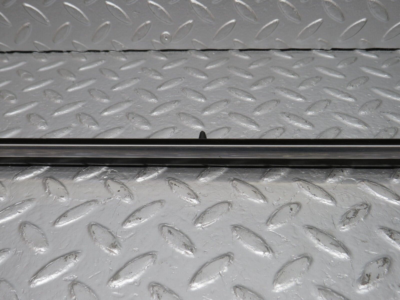 33630 Mercedes-Benz W123 Front Left Door Centre Moulding Trim
