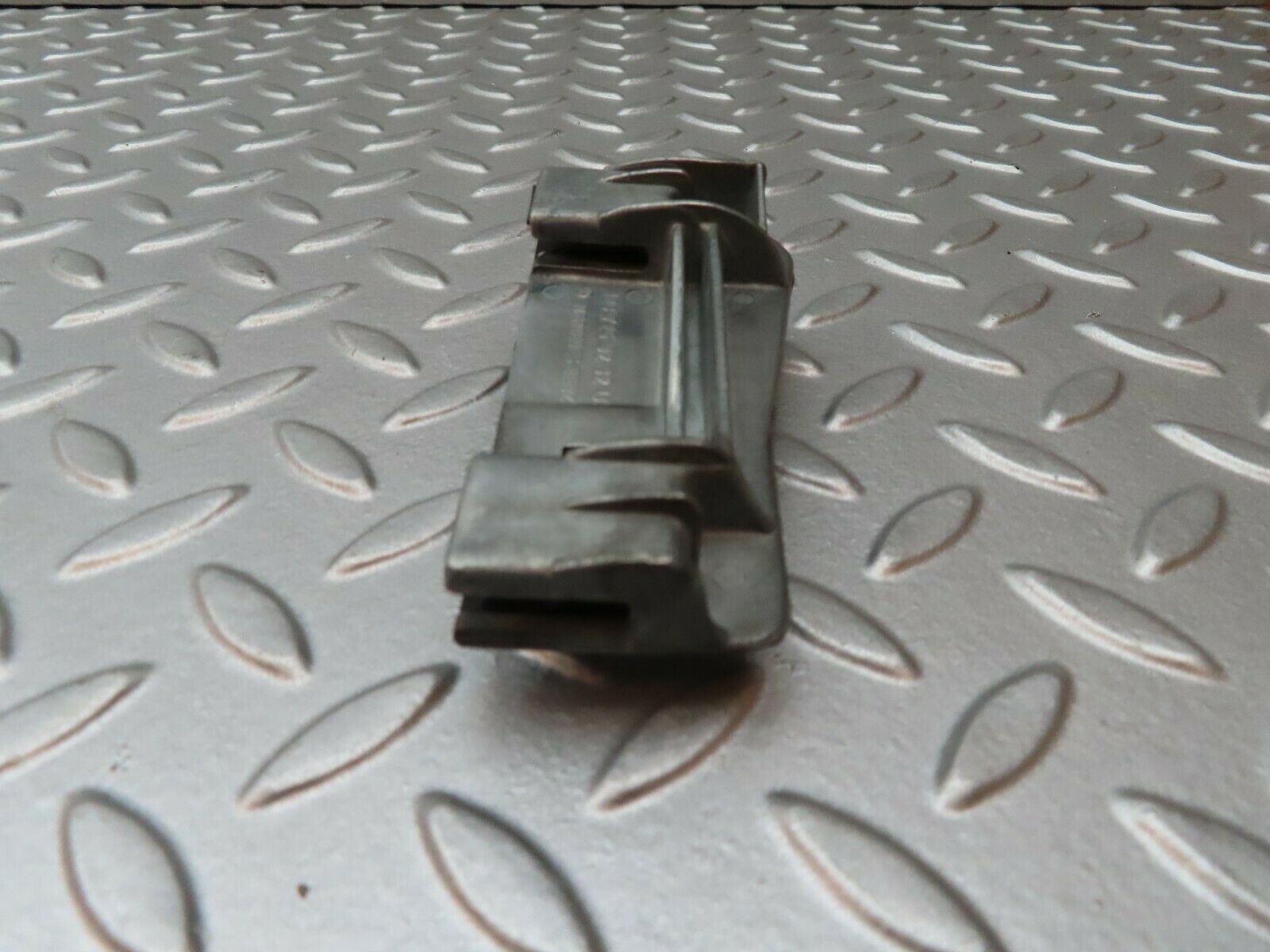 4137 Mercedes-Benz C123 280CE Fixing Clip To The Door Glass 1237250232