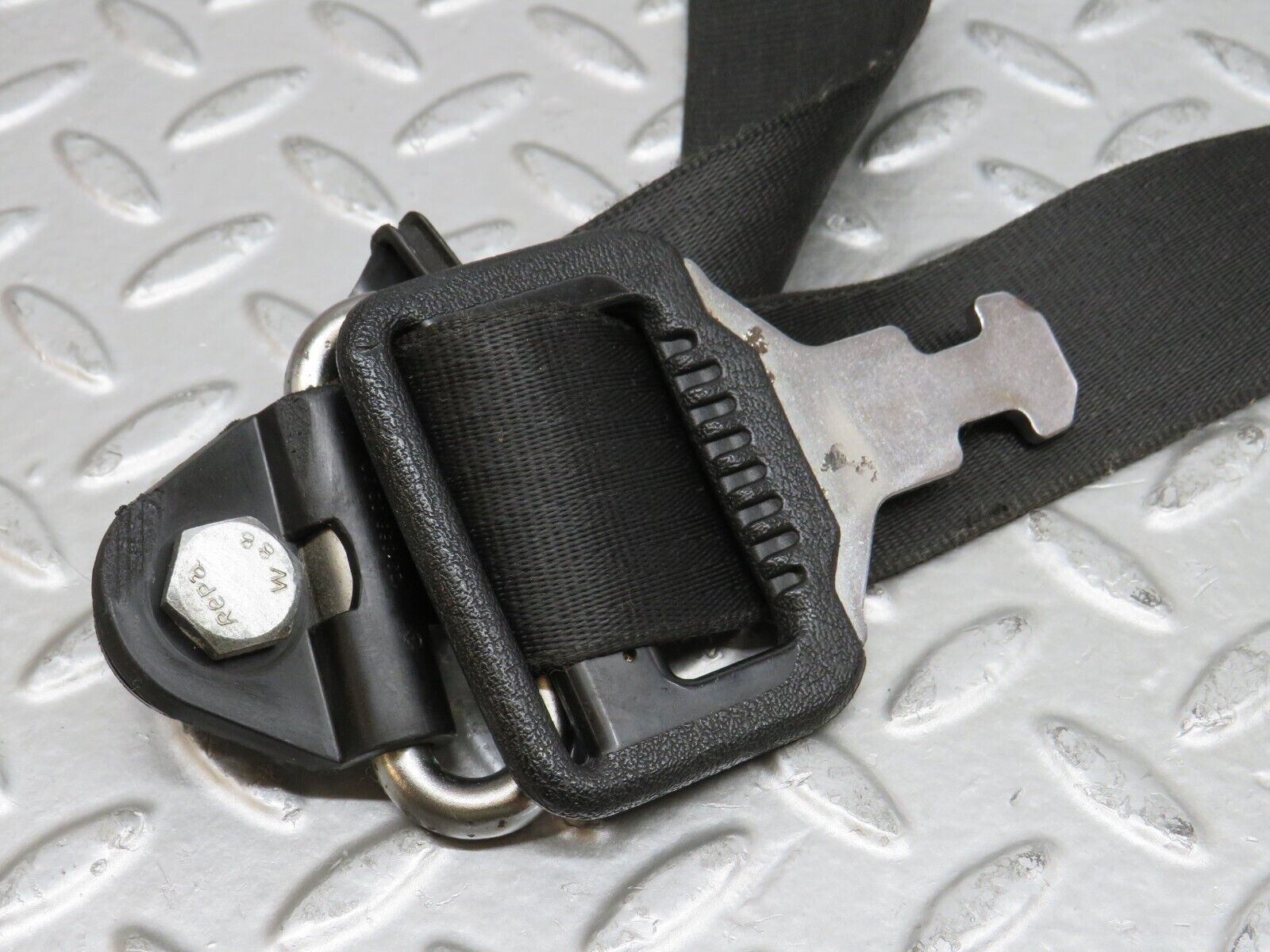 28161 Mercedes-Benz W123 280E Front Right Seat Belt 1238605285