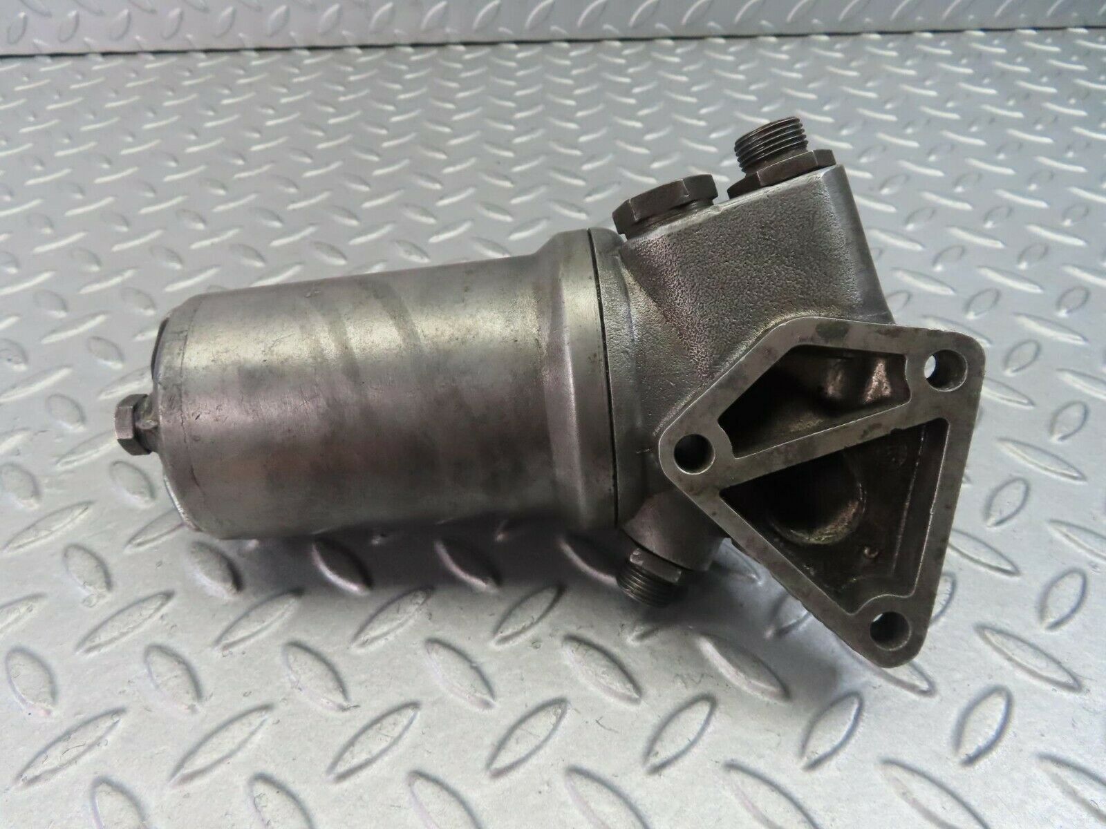 8502 Mercedes-Benz W108 Oil Filter Housing