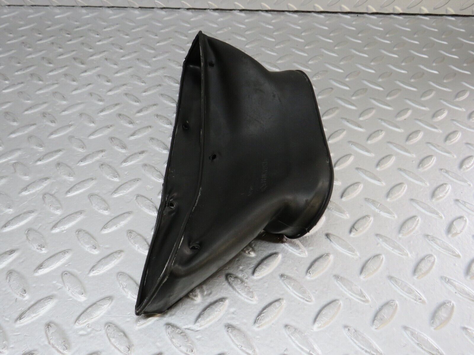 36158 Mercedes-Benz W126 420SE Heating Duct Rubber 1268320088