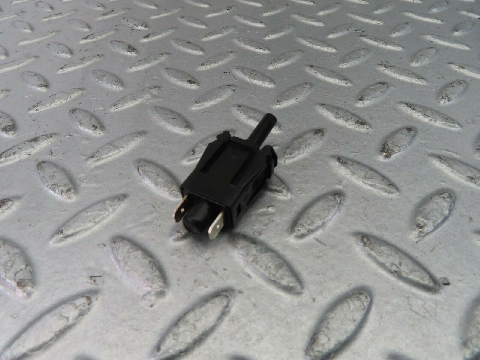 10401 Mercedes-Benz W201 190E Door Contact Switch 0015458714