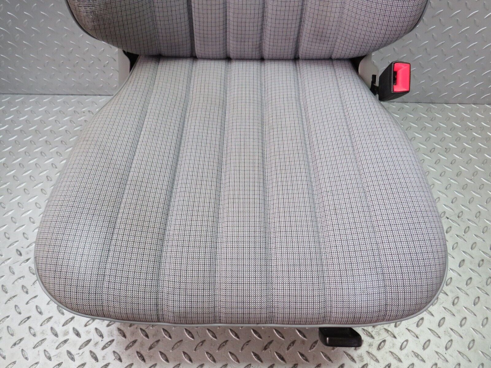 33706 Mercedes-Benz W201 190E 2.0L Front Right Driver Seat