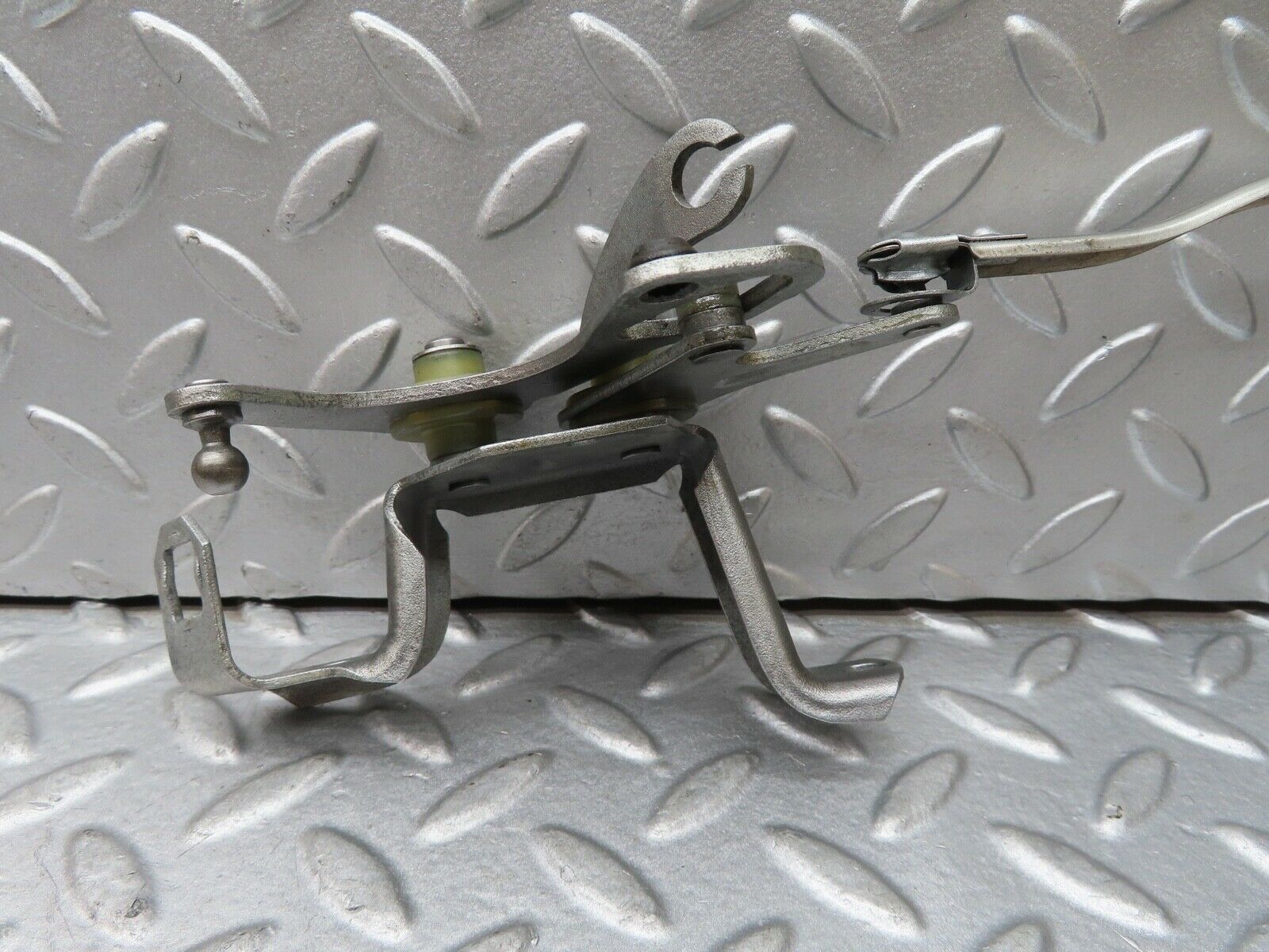 17787 Mercedes-Benz W116 450SEL Throttle Linkage