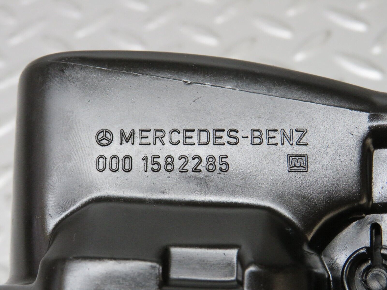 36883 Mercedes-Benz C126 420SEC Coupe Ignition Coil Cover Cap 0001582285