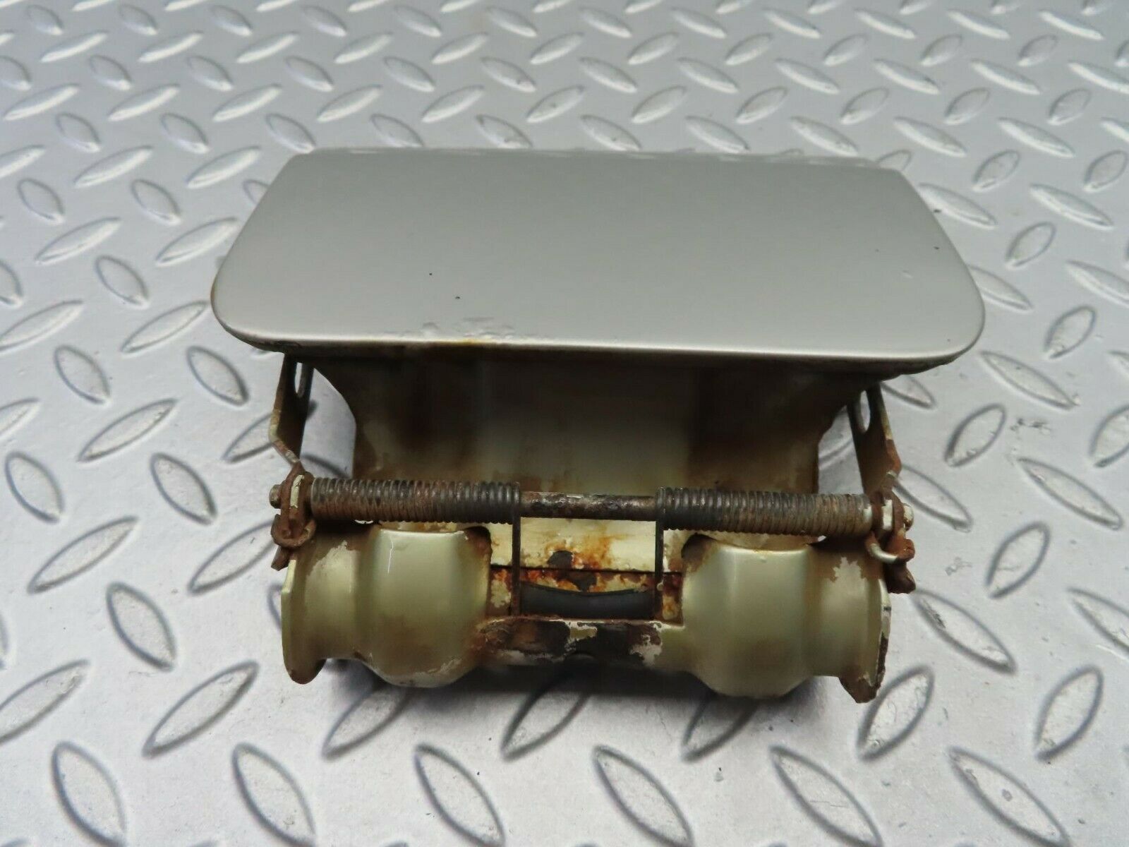 7203 Mercedes-Benz C107 350SLC Coupe Fuel Tank Flap Cap 1075840039