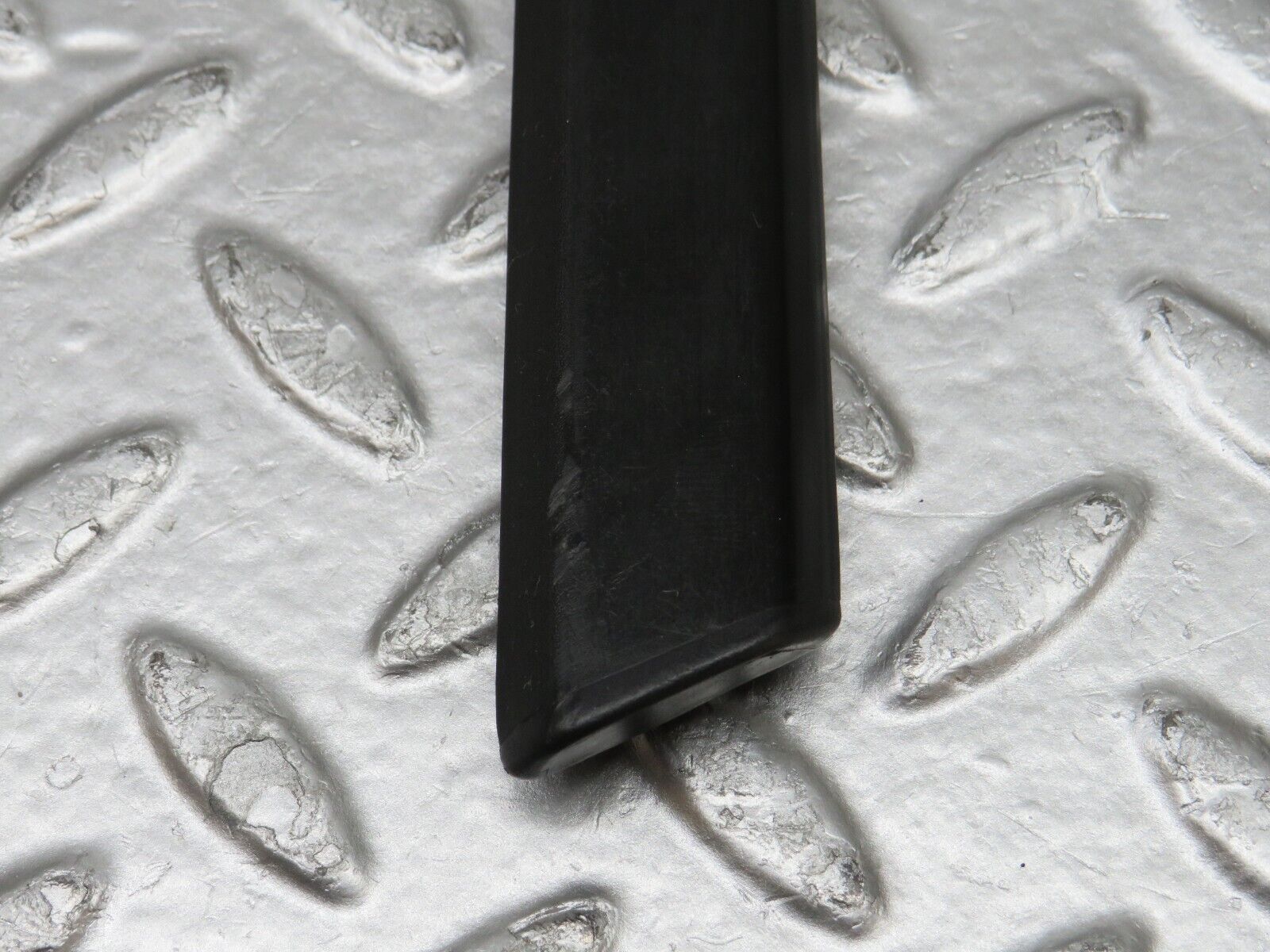 33847 Mercedes-Benz W201 190E 2.0L Rear Right Door Centre Moulding Trim