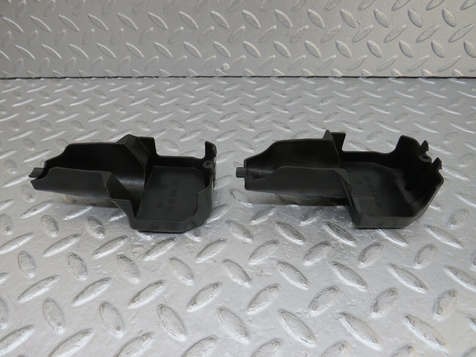 36637 Mercedes-Benz W201 190E 2.0L Rear Door Lock Vacuum Actuator 2x 2018050590