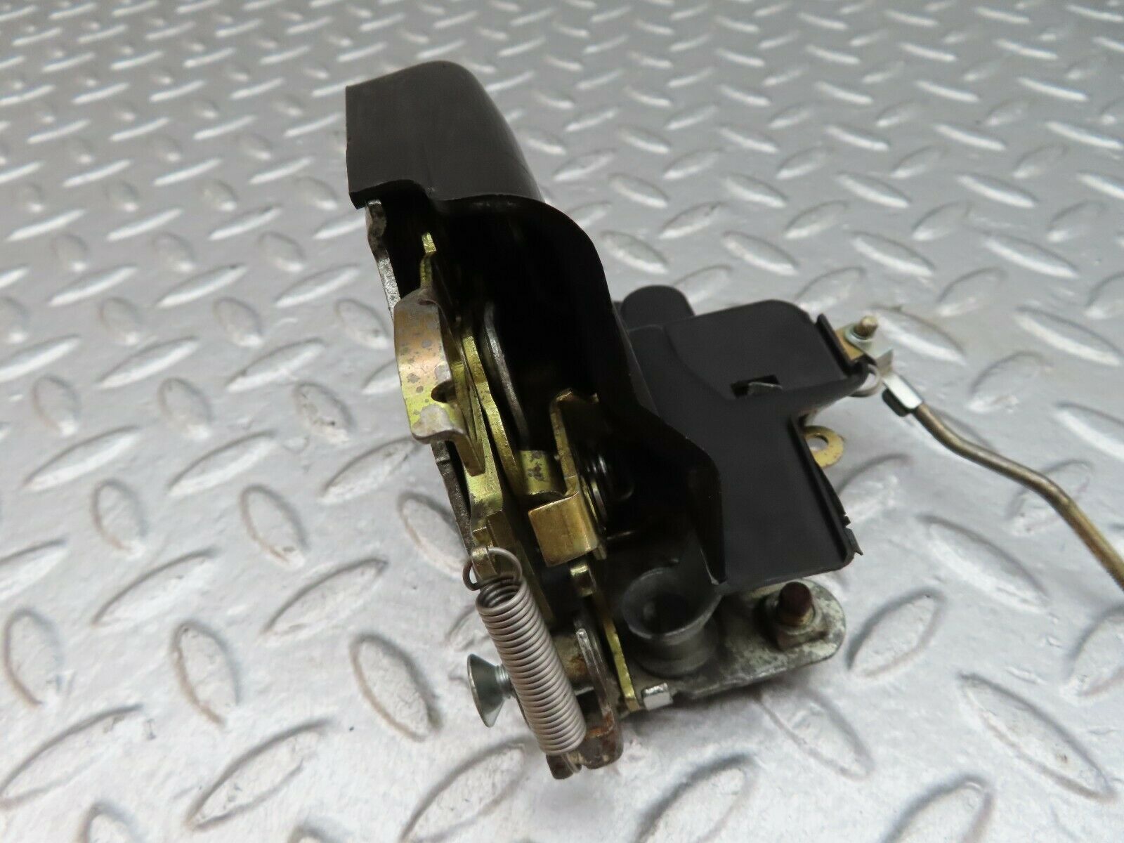 18038 Mercedes-Benz W123 200 Front Right Door Lock Mechanism 1237230208