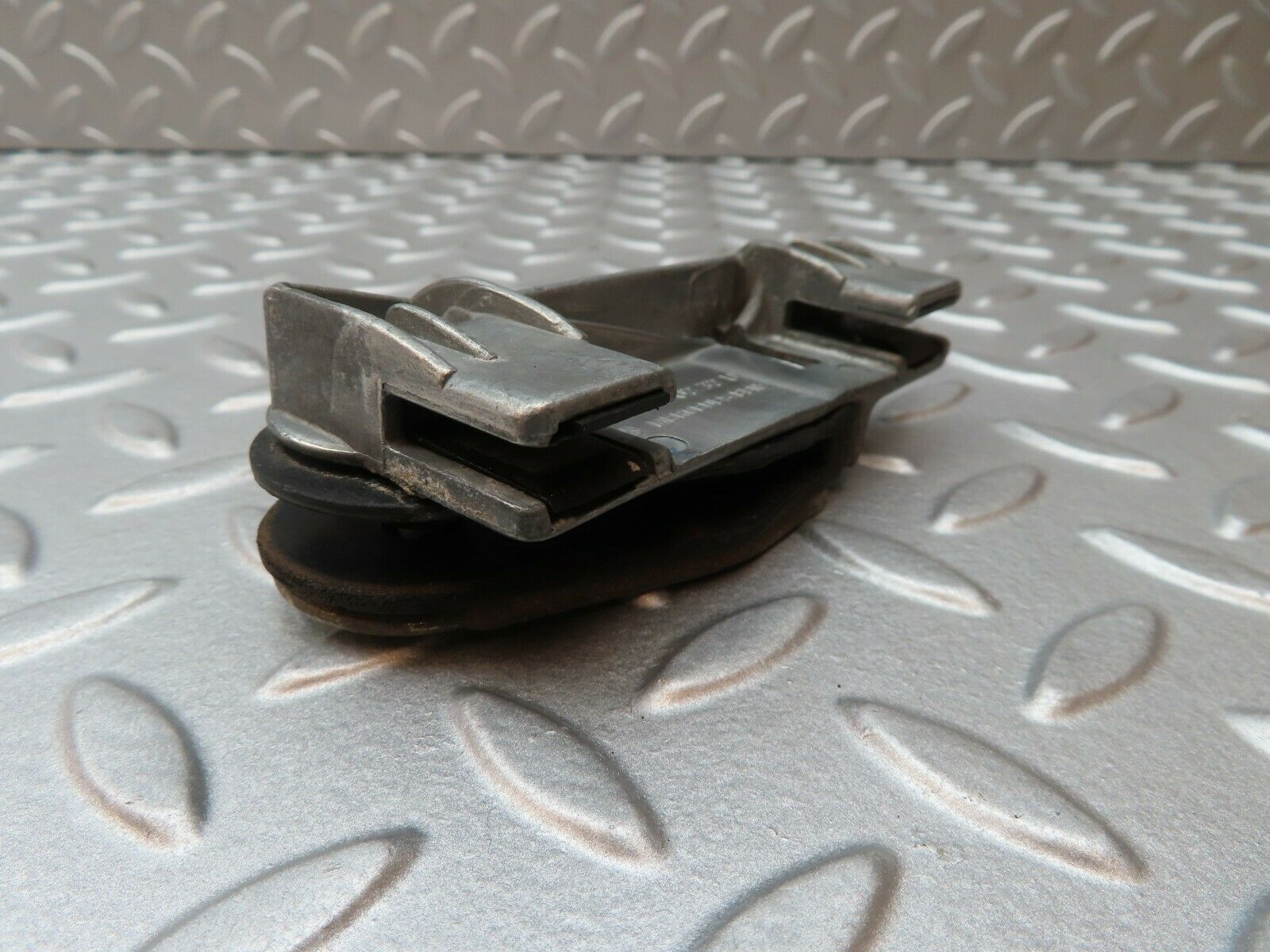 4137 Mercedes-Benz C123 280CE Fixing Clip To The Door Glass 1237250232