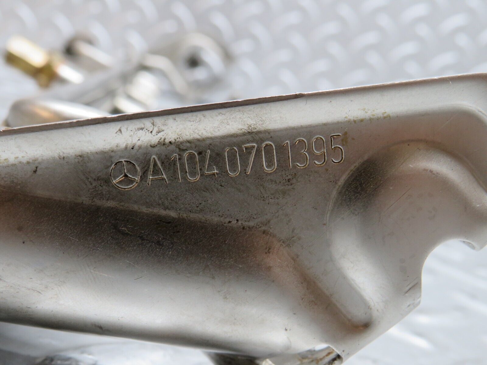 29010 Mercedes-Benz C124 320CE Fuel Injector Rail With Fuel Pressure Regulator