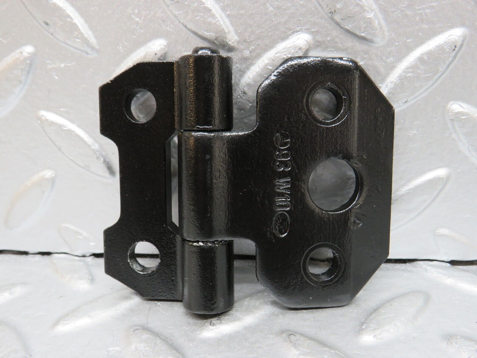 31785 Mercedes-Benz W201 190LE 1.8L Left Door Hinge Pair