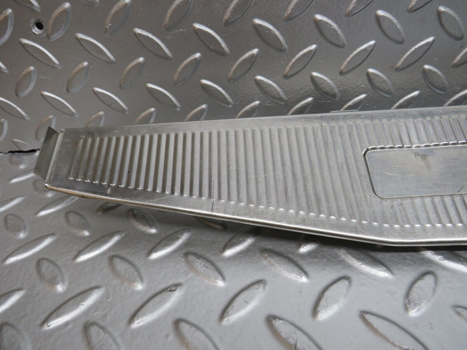 32501 Mercedes-Benz S124 300TE Trunk Edge Chrome Moulding 1246980089 000584503