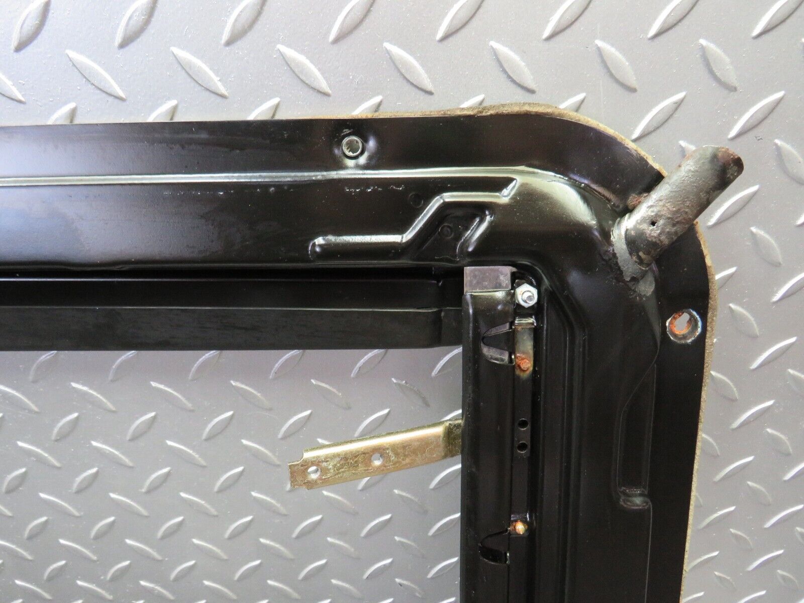 36531 Mercedes-Benz W201 190E 2.0L Power Sunroof Frame