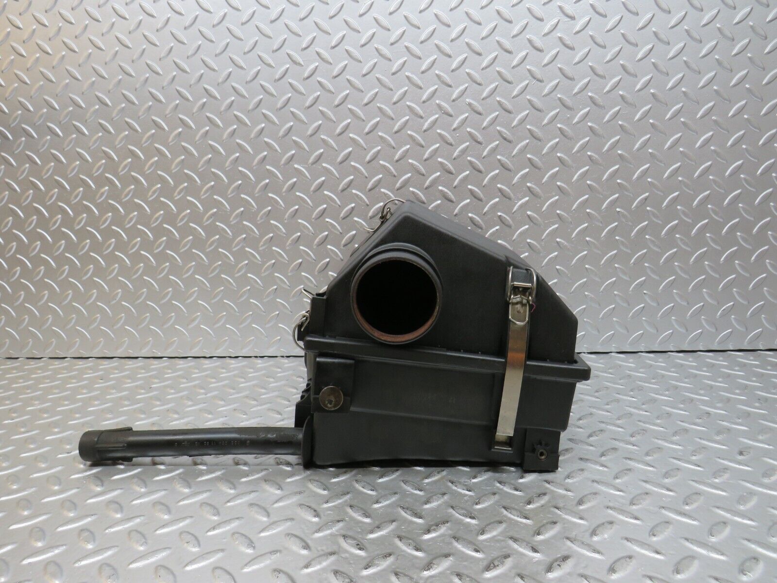 27780 Mercedes-Benz S124 300TE Wagon Air Filter Housing 6060900001