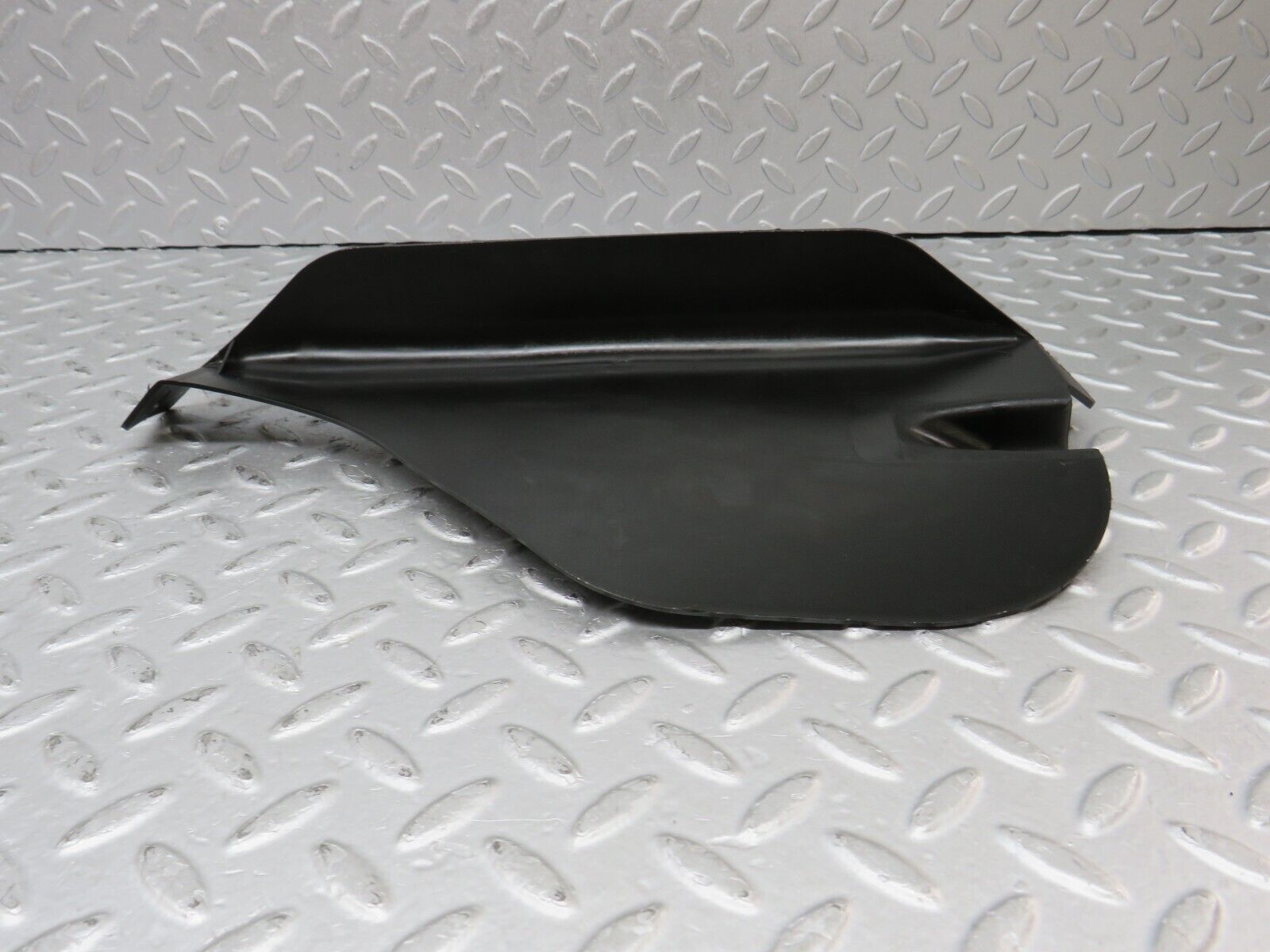 36945 Mercedes-Benz C126 420SEC Coupe Vacuum Pump Housing Cover 1268050914