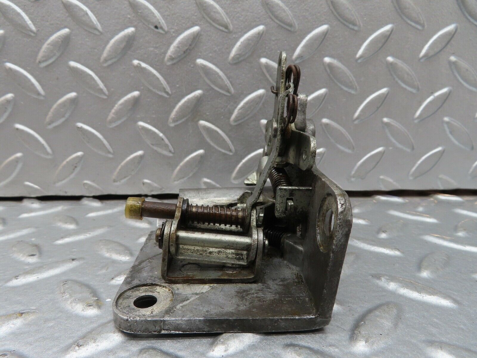 18770 Mercedes-Benz W120 W121 Ponton Rear Right Door Lock Mechanism