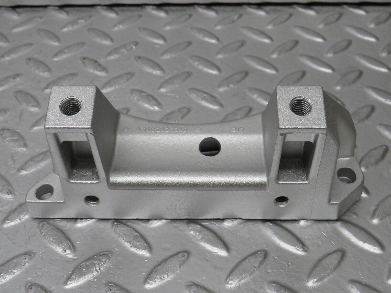 34826 Mercedes-Benz W210 320E Gearbox Rear Mount Bracket 1402421340