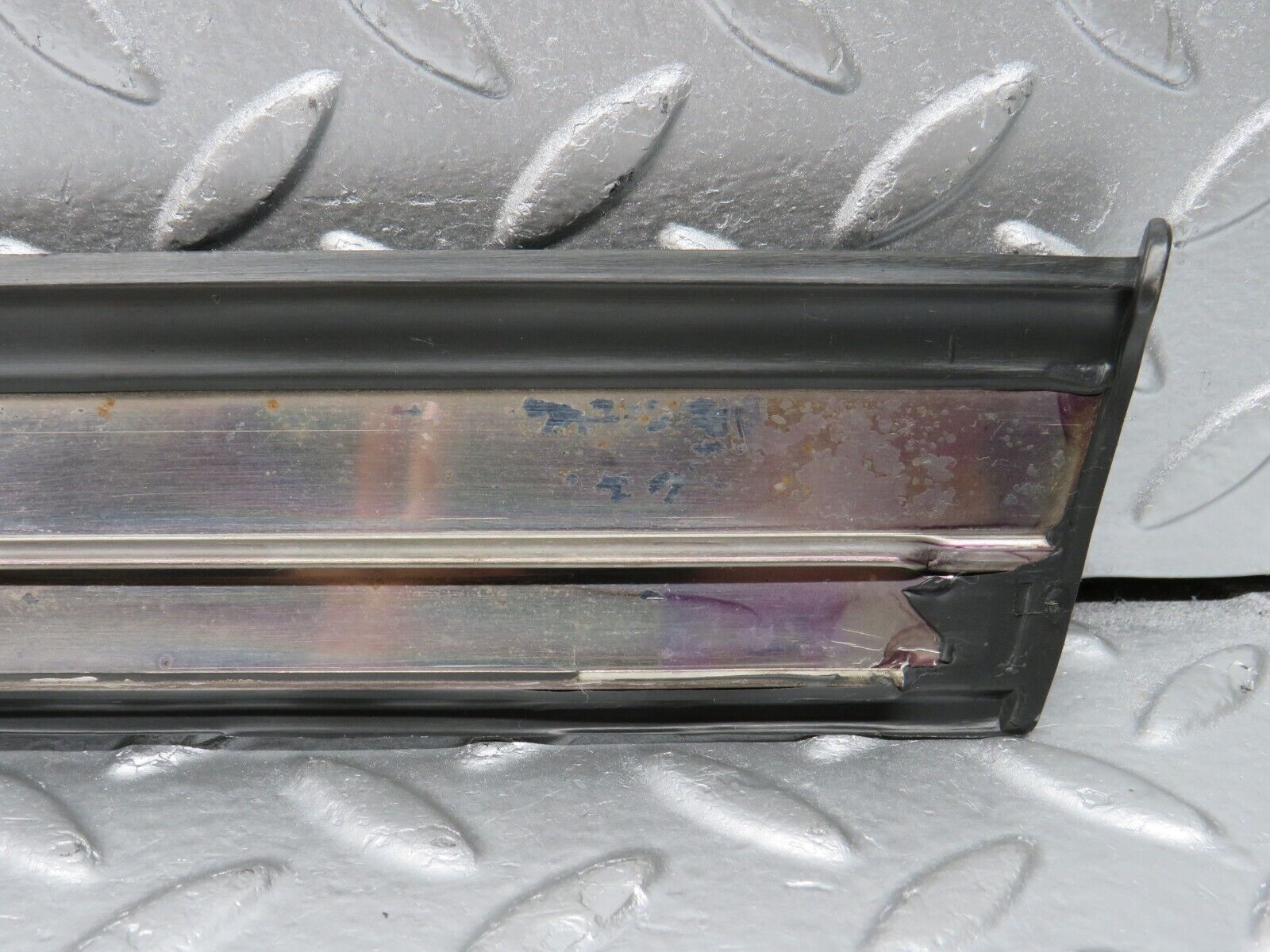 33783 Mercedes-Benz W201 190E 2.0L Front Left Fender Wing Lower Moulding Trim