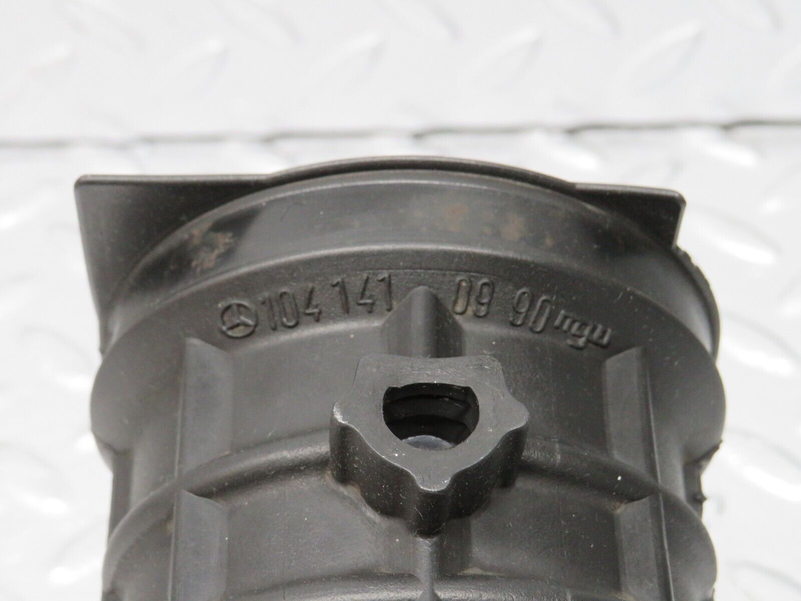 39406 Mercedes-Benz R129 320SL Coupe Air Intake Pipe 1041410990