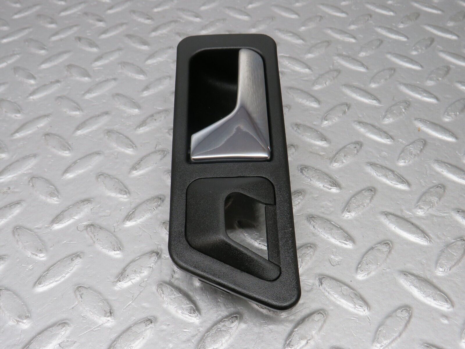 36619 Mercedes-Benz W201 190E 2.0L Left Interior Door Handle 2017660164