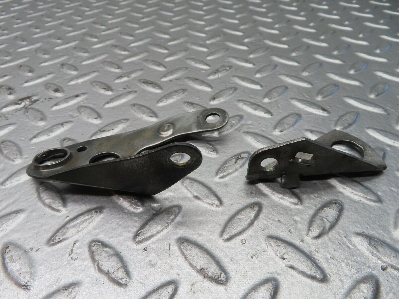 21342 Mercedes-Benz W123 230E Engine Lifting Eyes Hooks