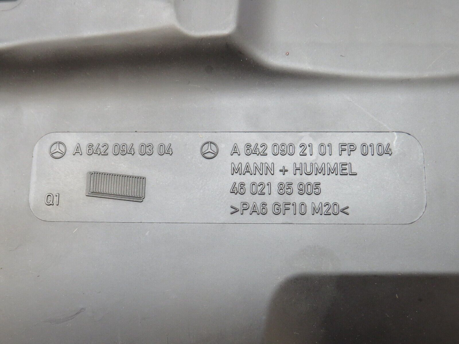 35116 Mercedes-Benz W221 Air Filter Box Housing 6420902101 0051535028