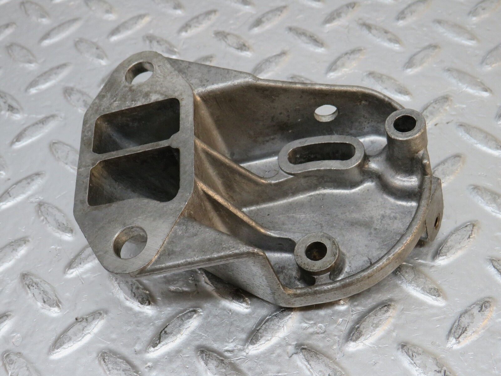 0332 Mercedes-Benz W120 180D Ponton Adjuster Block Support 1812000539