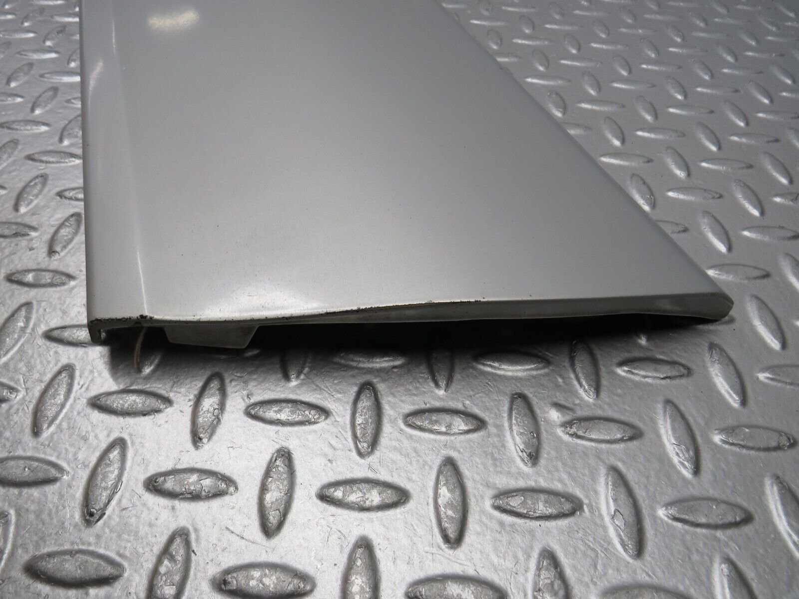 39381 Mercedes-Benz R129 320SL Coupe Right Door Lower Moulding Trim 1296902240